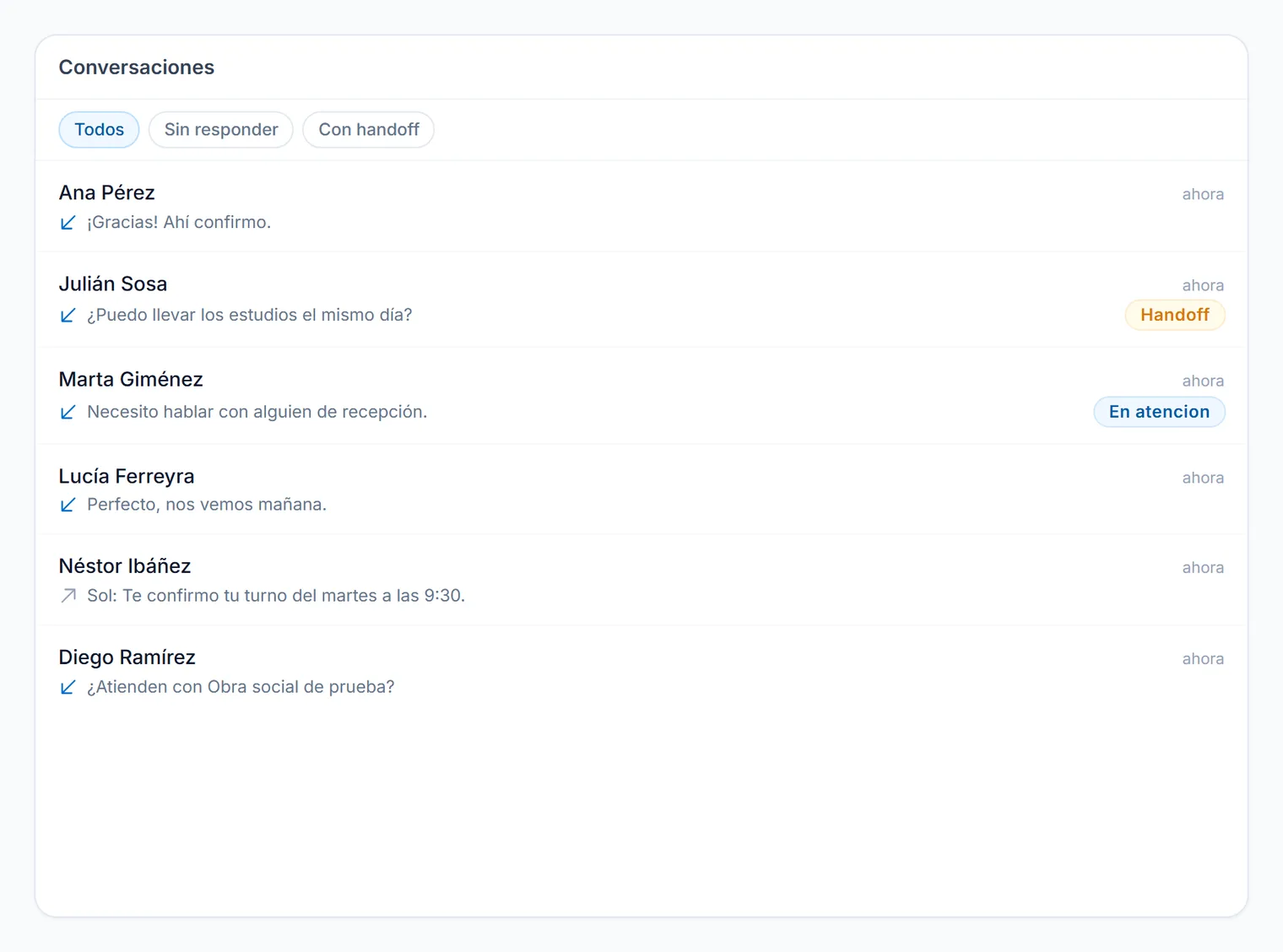 Bandeja de conversaciones con filtros y el estado de cada una.